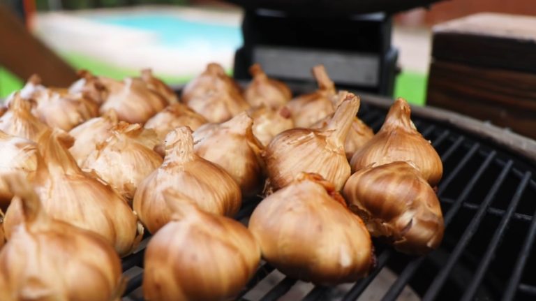how do you smoke garlic