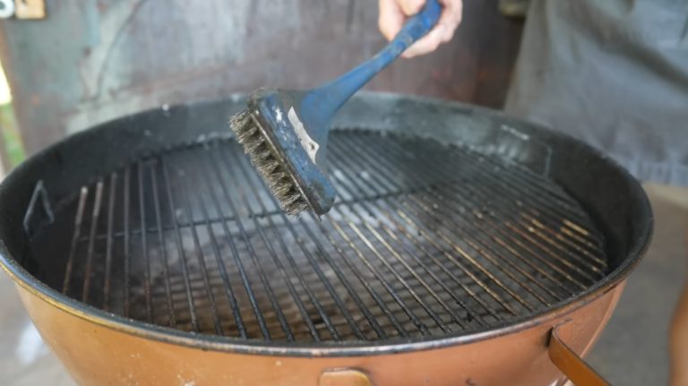 How to Clean Mold Off Grill